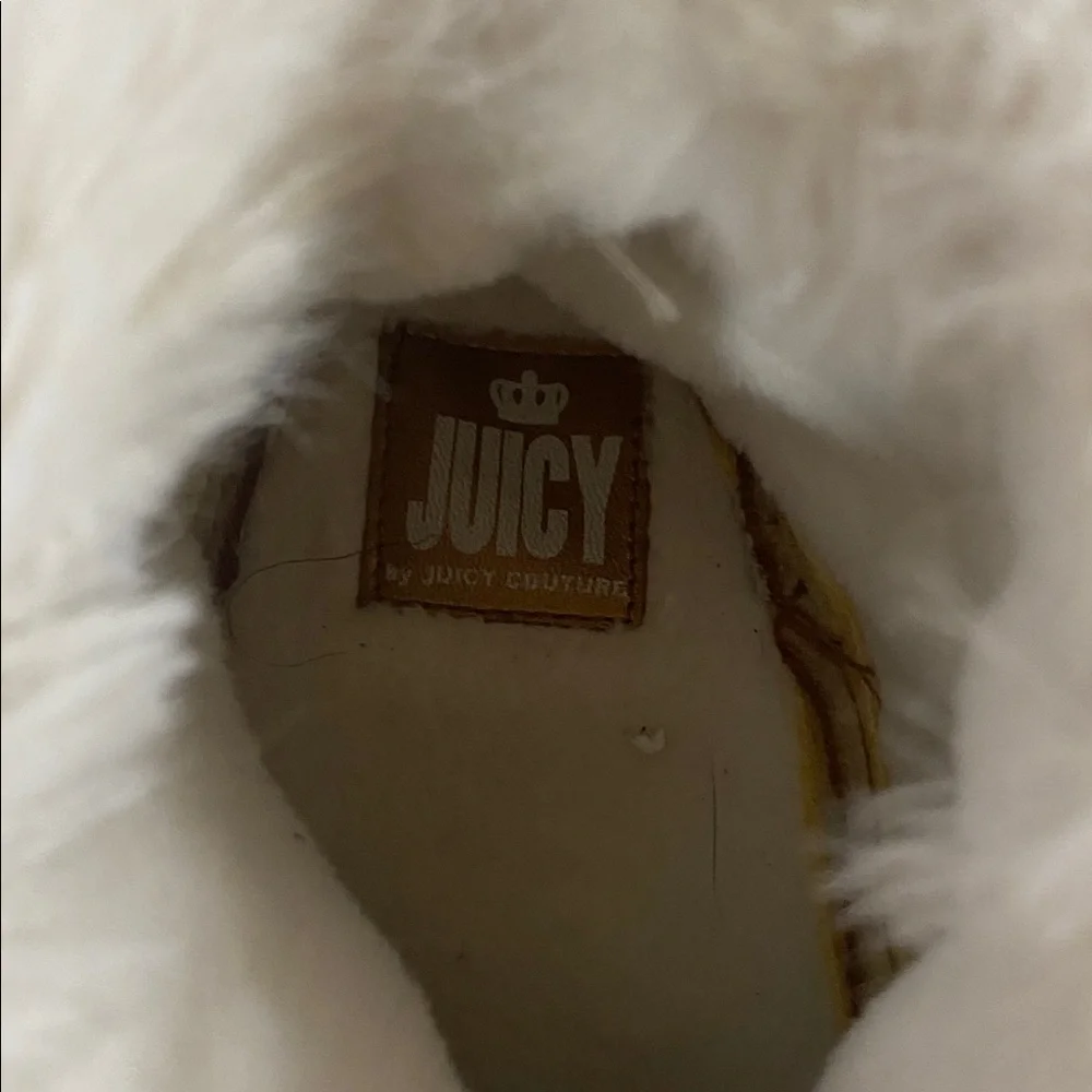 3/$10 Juicy Couture Kids Tan and Cream Starry Slippers